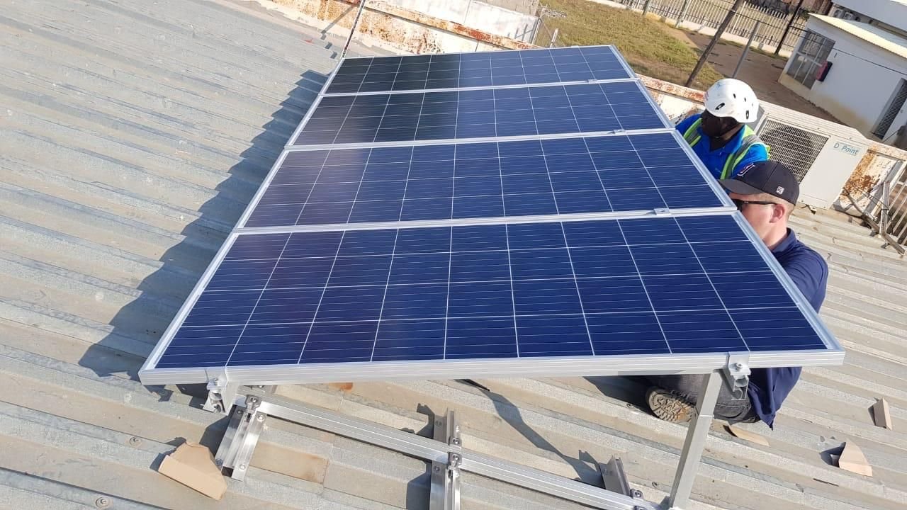 Conjunto de painéis fotovoltaicos